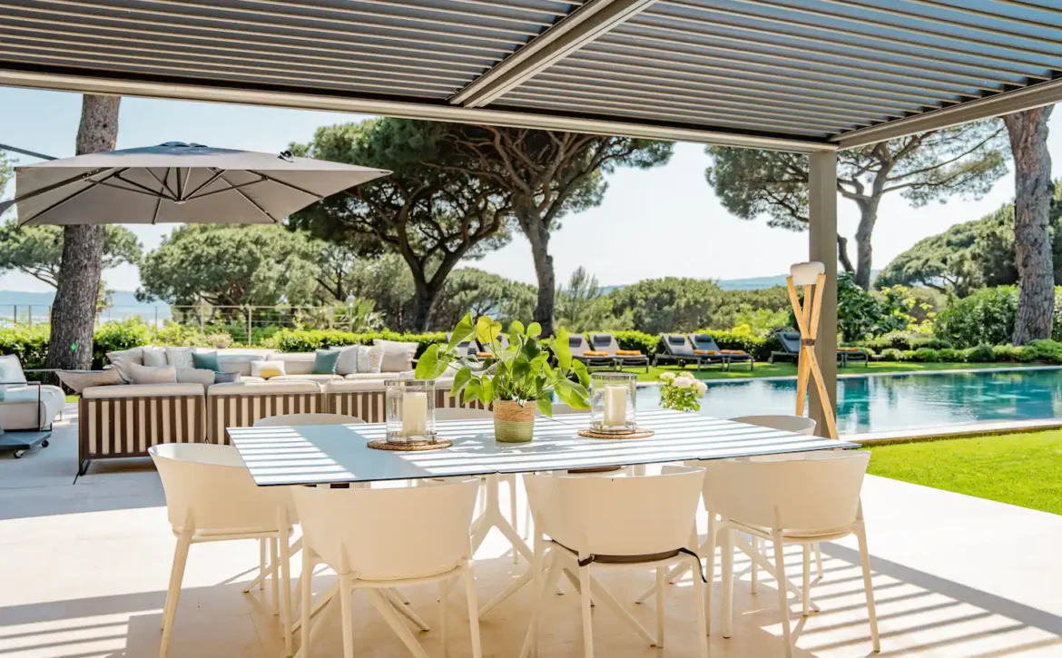 Saint-Tropez villa with tennis court and sea view for rent