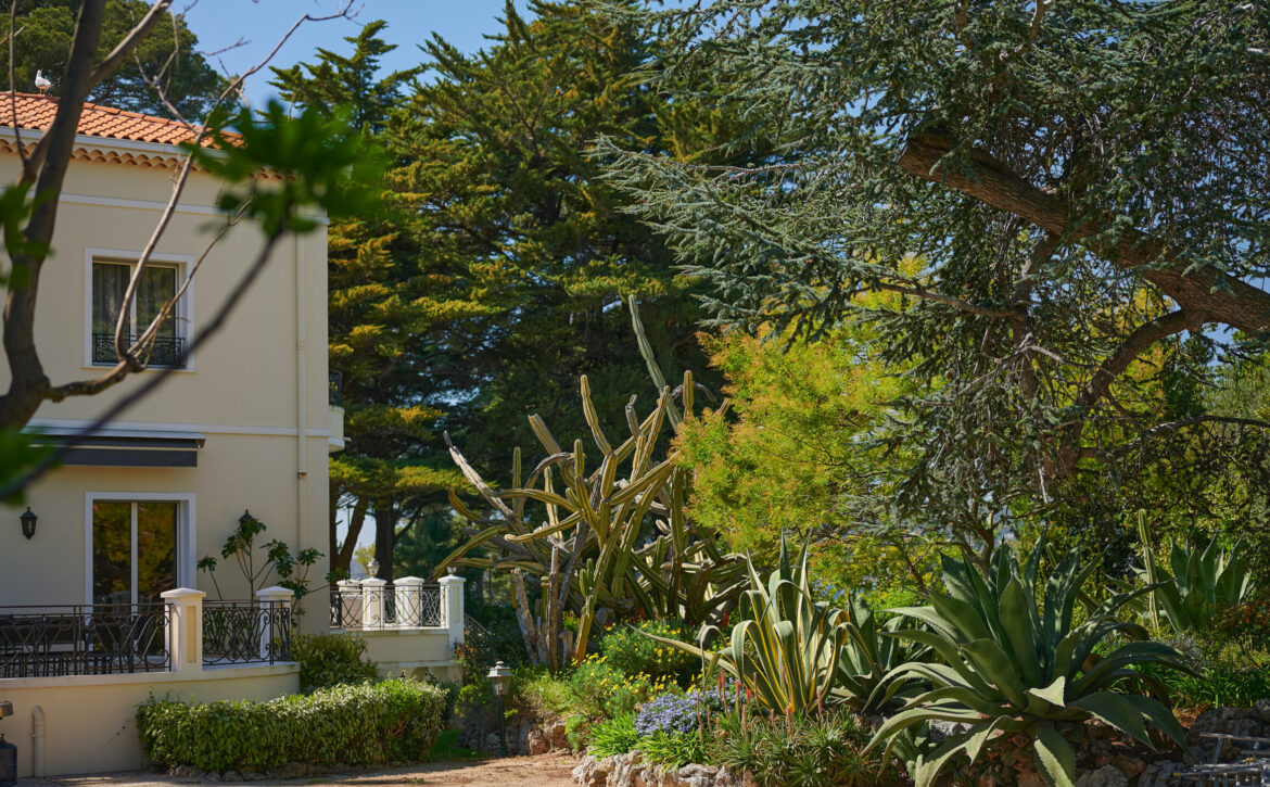 Belle Époque villa Cap d’Antibes sea view For Rent
