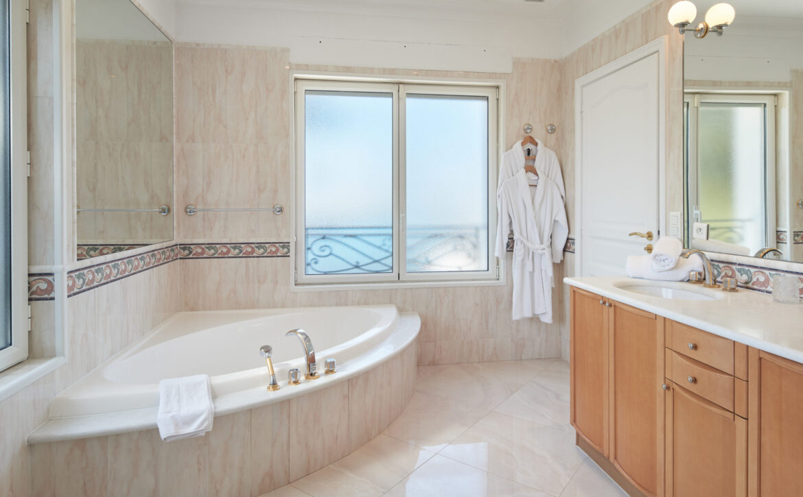 Belle Époque villa Cap d’Antibes sea view For Rent