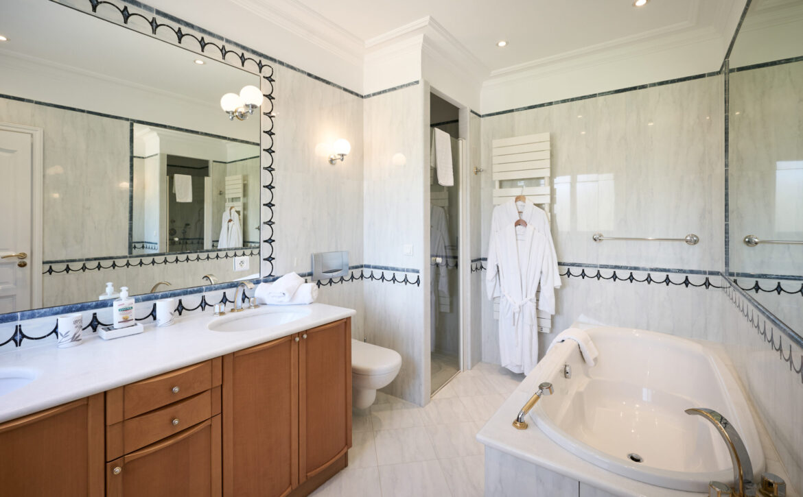 Belle Époque villa Cap d’Antibes sea view For Rent