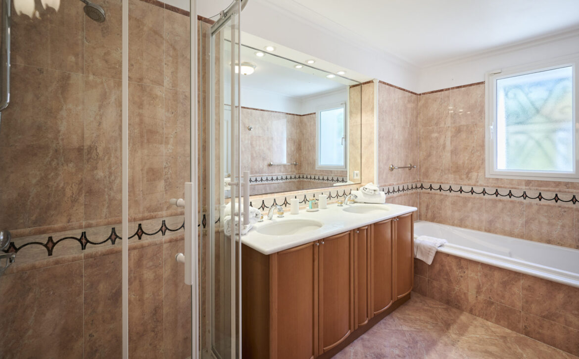 Belle Époque villa Cap d’Antibes sea view For Rent