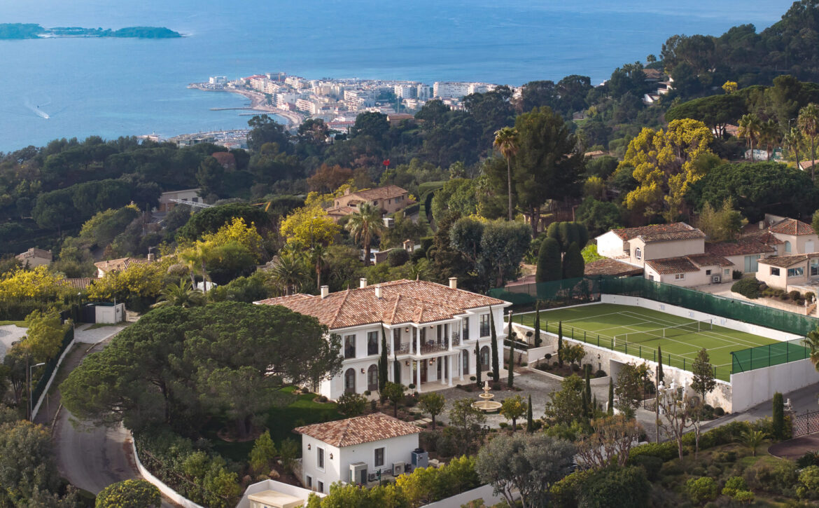 Belle Époque villa with tennis court in Cannes For Rent