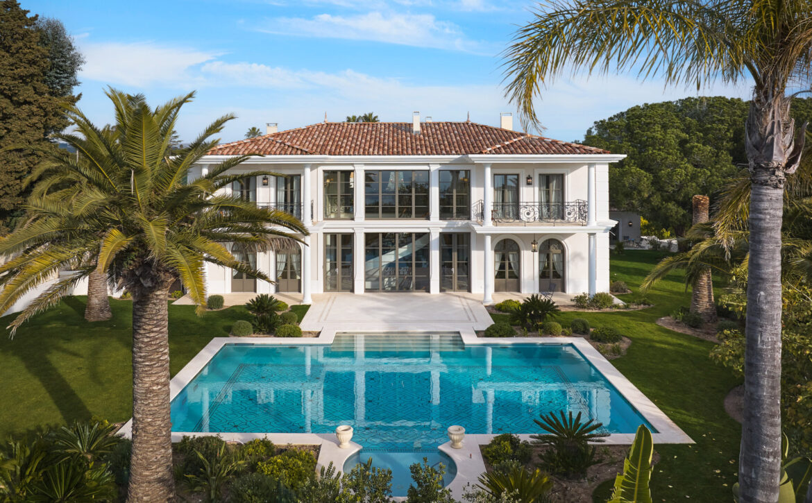 Belle Époque villa with tennis court in Cannes For Rent