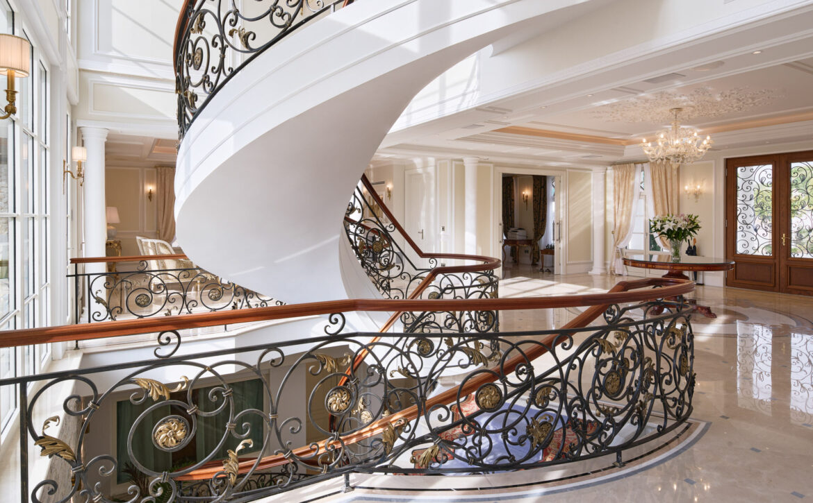 Belle Époque villa with tennis court in Cannes For Rent