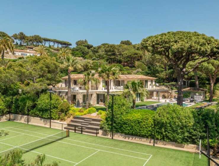 Saint-Tropez villa with tennis court and sea view for rent