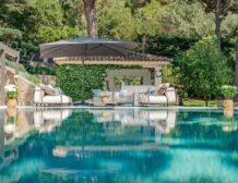 Saint-Tropez villa with tennis court and sea view for rent