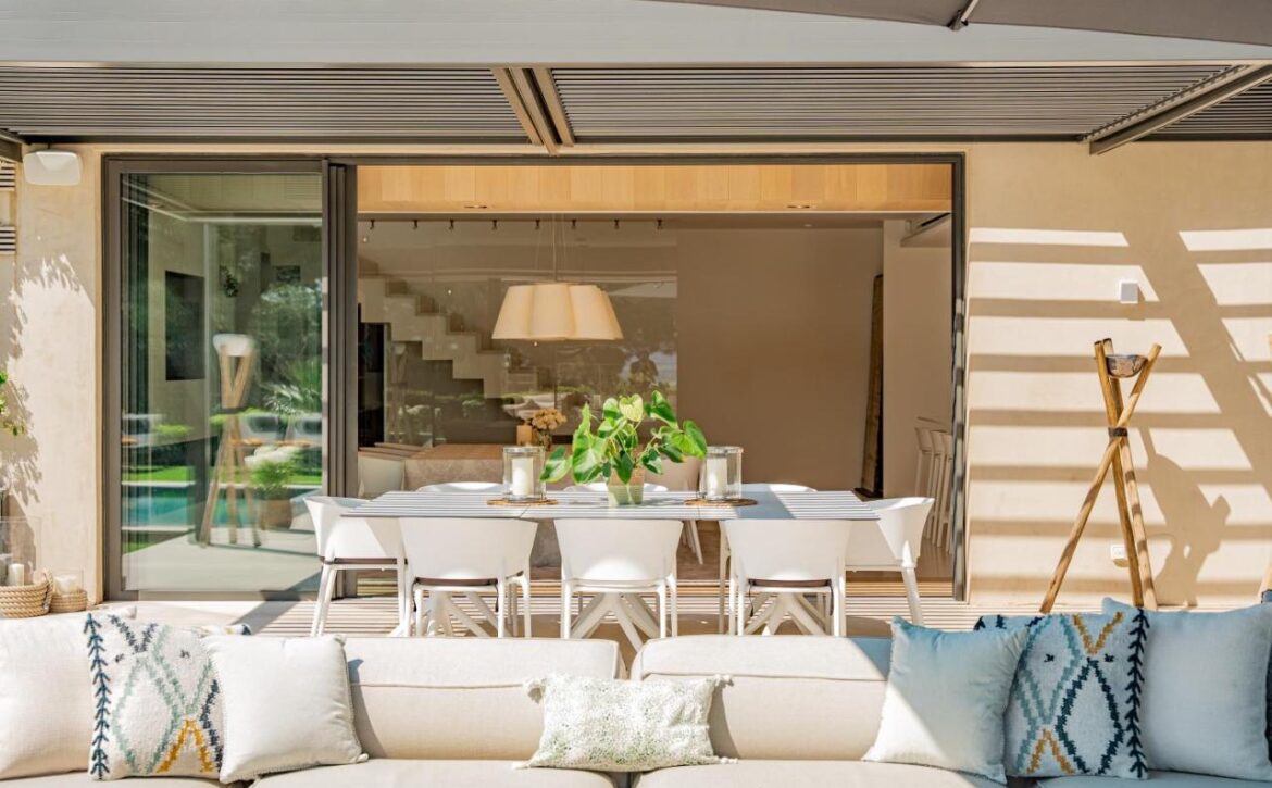 Saint-Tropez villa with tennis court and sea view for rent