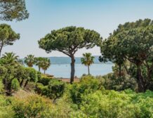 Saint-Tropez villa with tennis court and sea view for rent