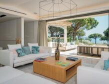 Saint-Tropez villa with tennis court and sea view for rent
