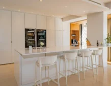 Saint-Tropez villa with tennis court and sea view for rent