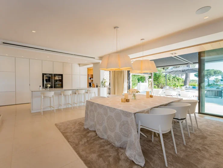 Saint-Tropez villa with tennis court and sea view for rent
