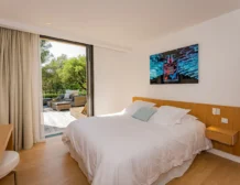Saint-Tropez villa with tennis court and sea view for rent