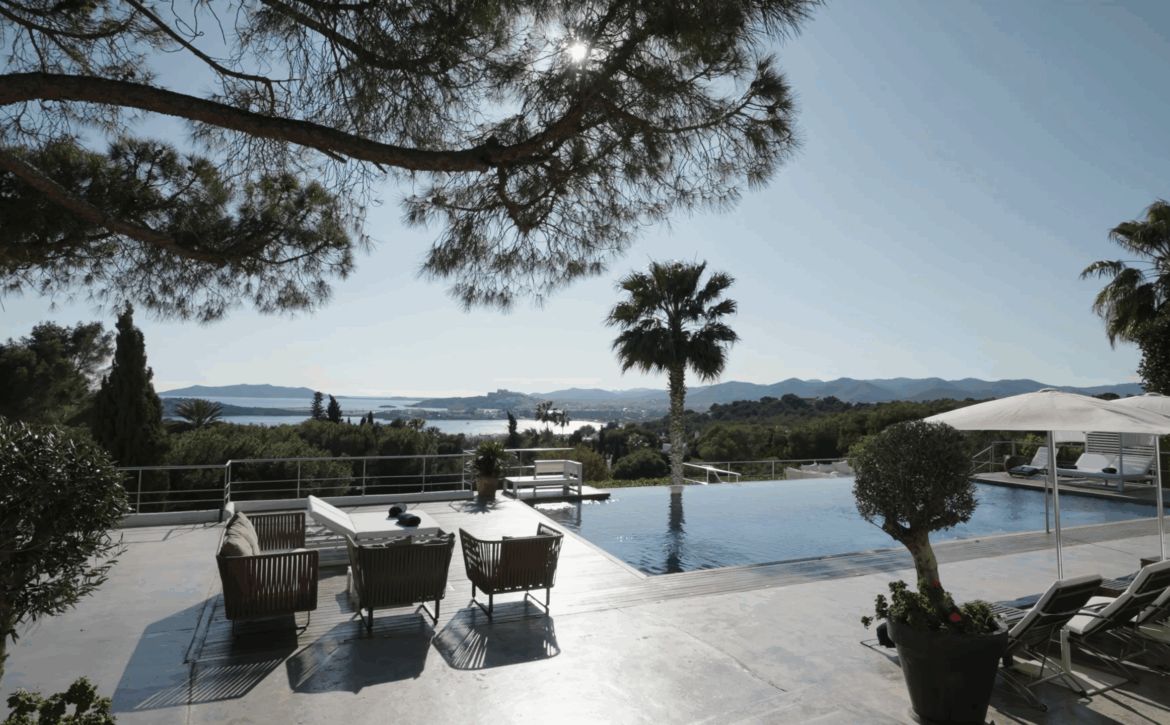 Luxury tennis villa in Ibiza with sea views