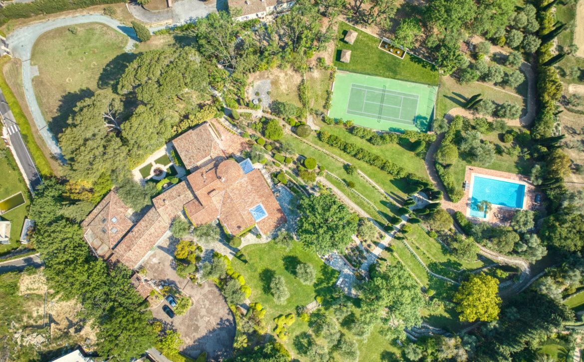 Luxury villa for sale in Mougins with sea views For Rent