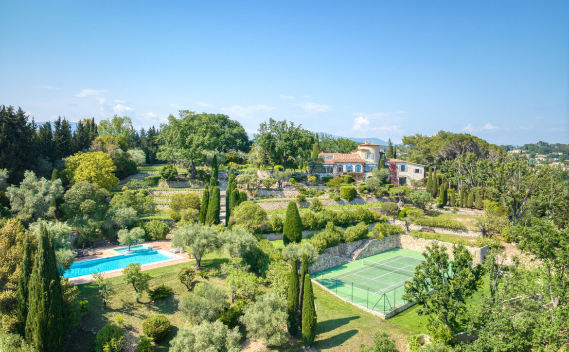 Luxury villa for sale in Mougins with sea views For Rent