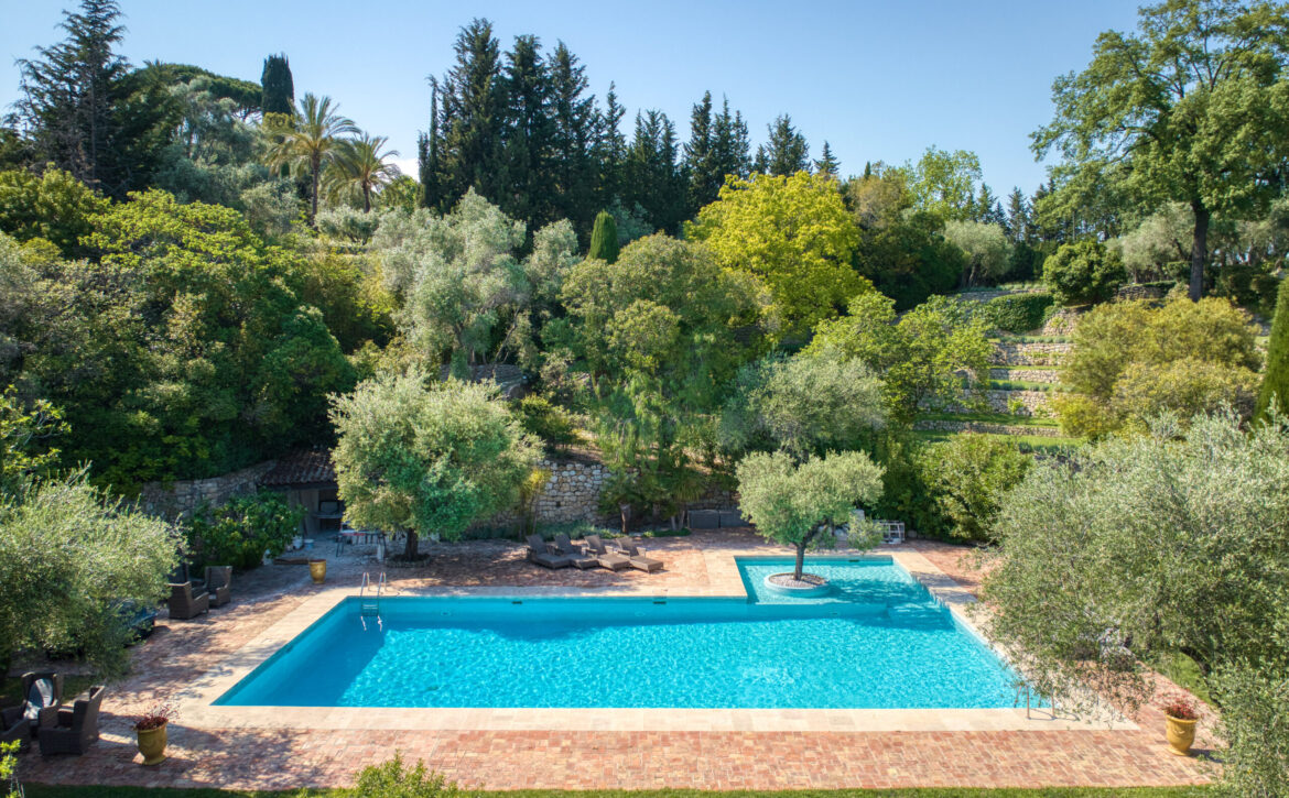 Luxury villa for sale in Mougins with sea views For Rent