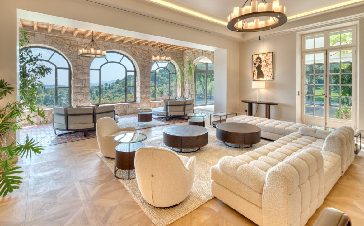 Luxury villa for sale in Mougins with sea views For Rent