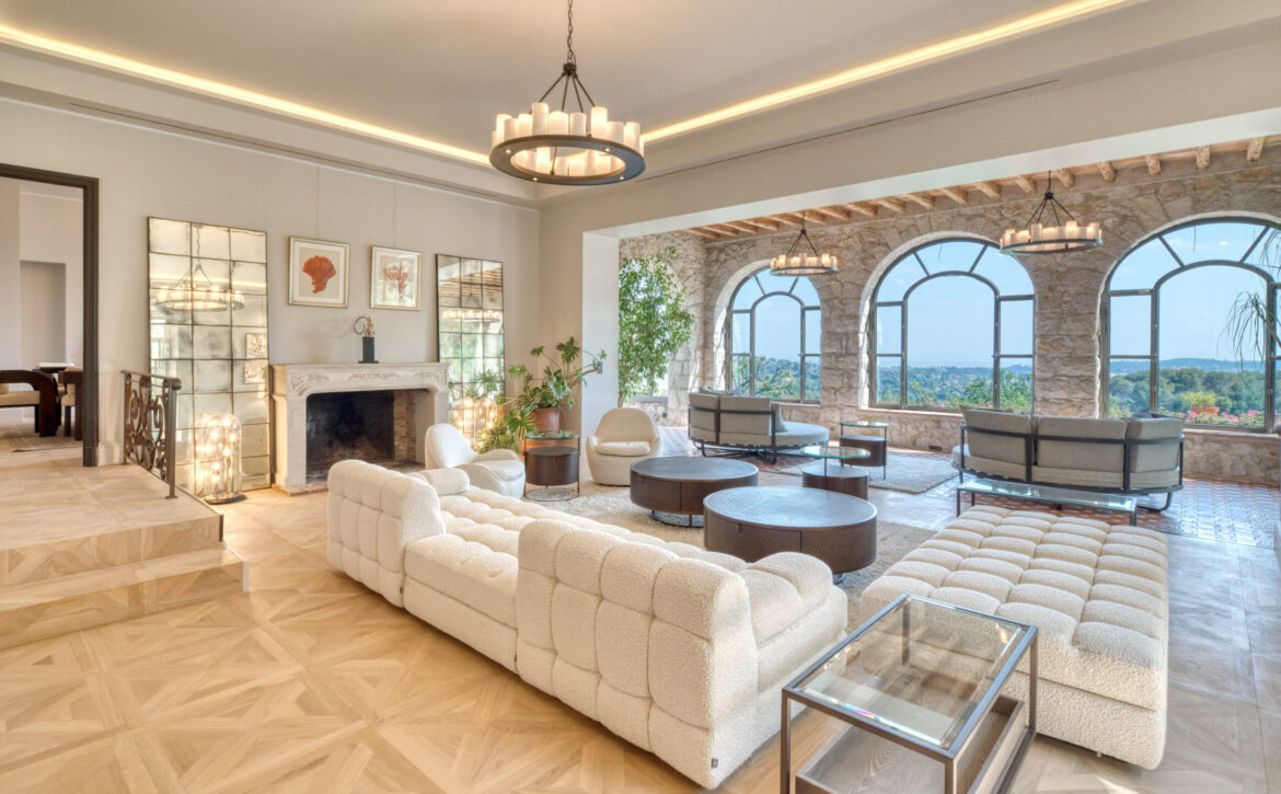 Luxury villa for sale in Mougins with sea views For Rent