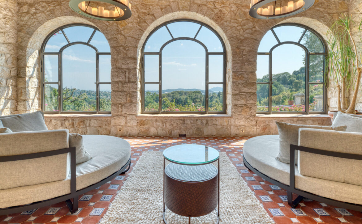 Luxury villa for sale in Mougins with sea views For Rent