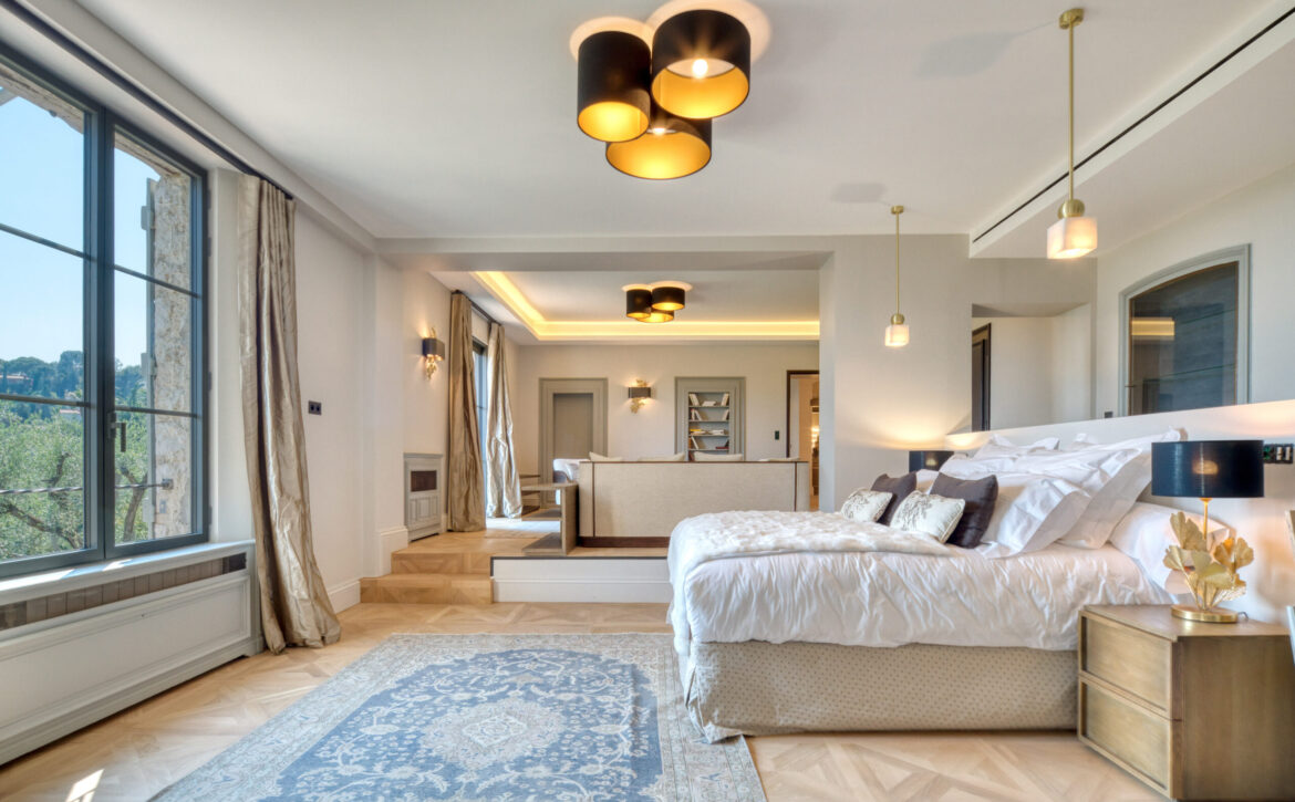 Luxury villa for sale in Mougins with sea views For Rent
