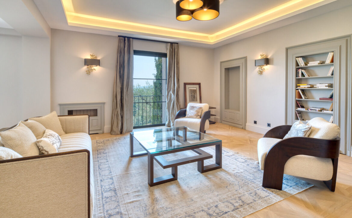Luxury villa for sale in Mougins with sea views For Rent