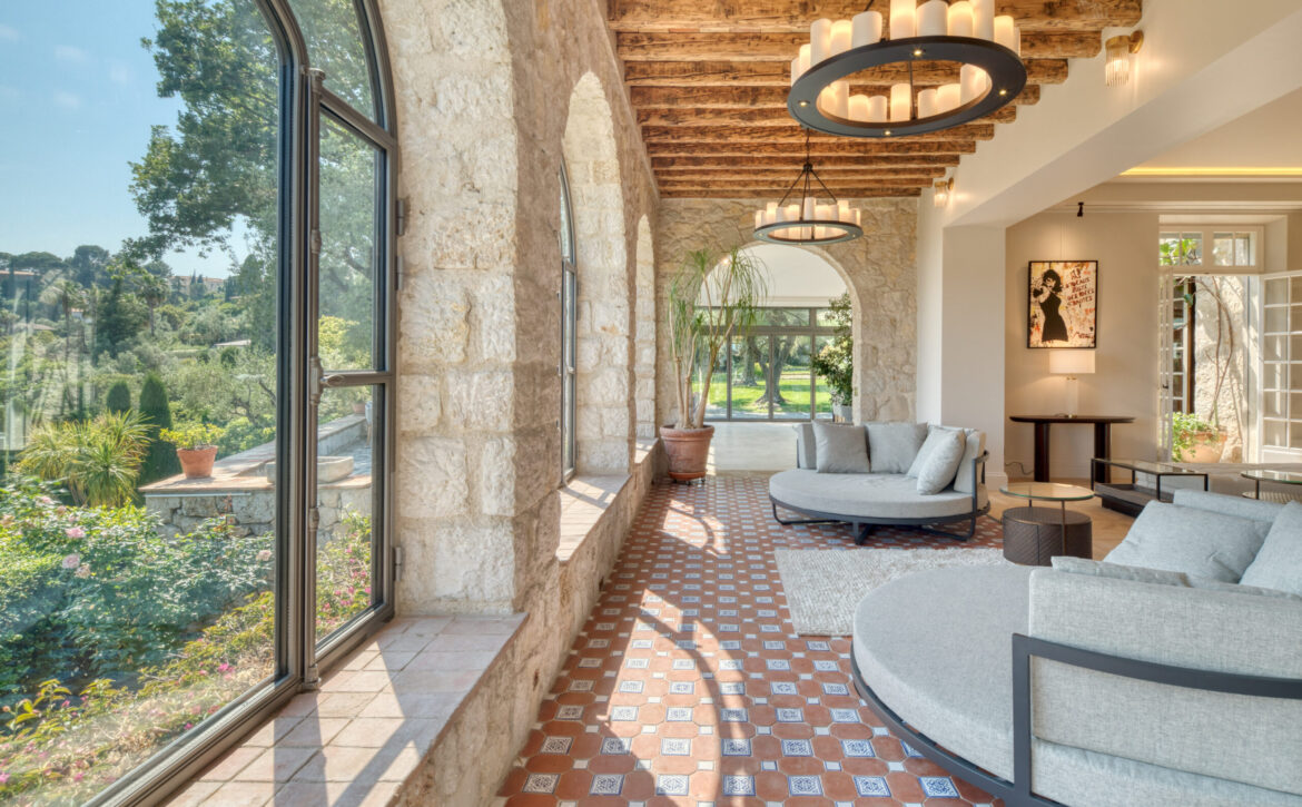 Luxury villa for sale in Mougins with sea views For Rent