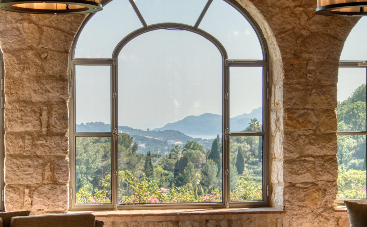 Luxury villa for sale in Mougins with sea views For Rent
