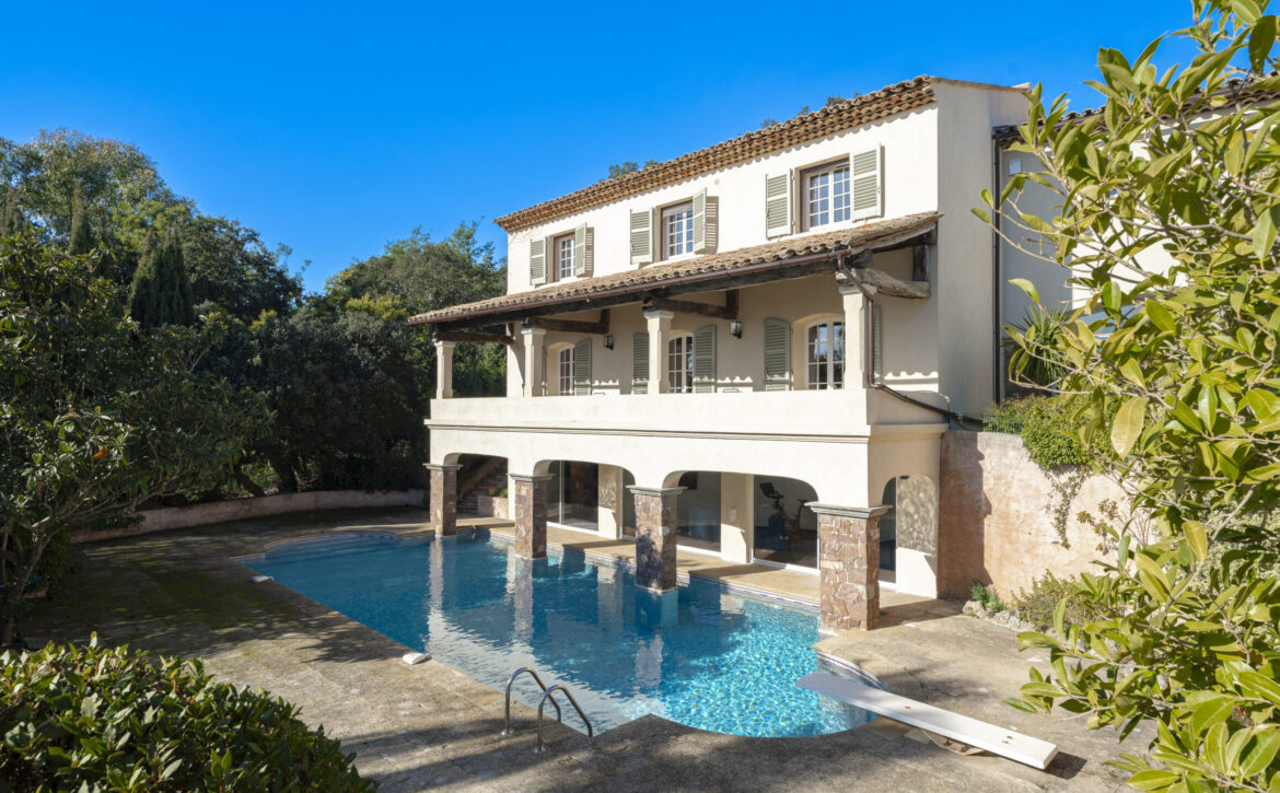 Luxury sea view villa with tennis court French Riviera for rent