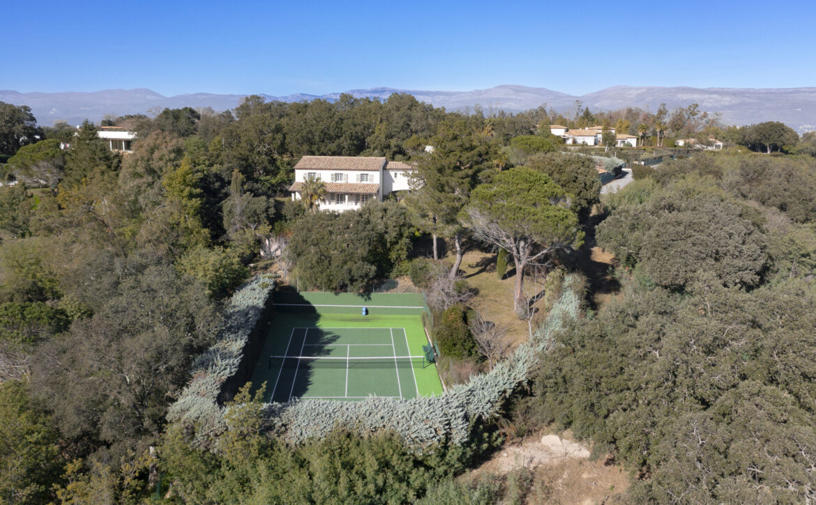Luxury sea view villa with tennis court French Riviera for rent