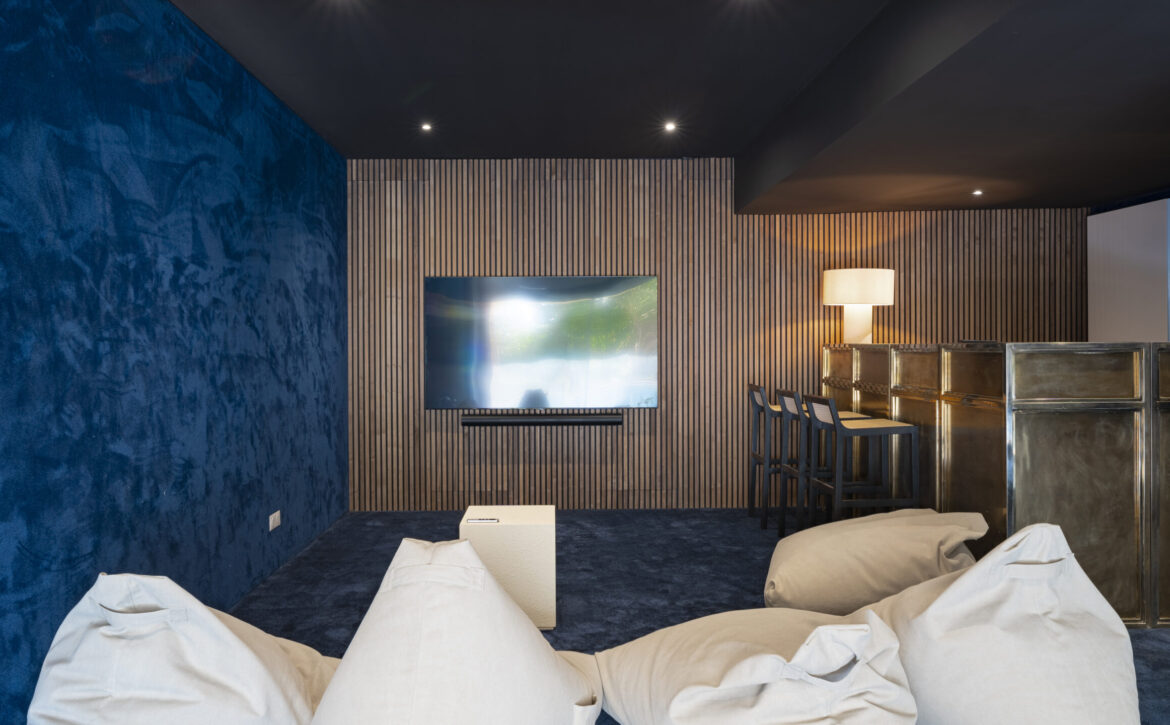 Luxury sea view villa with tennis court French Riviera for rent