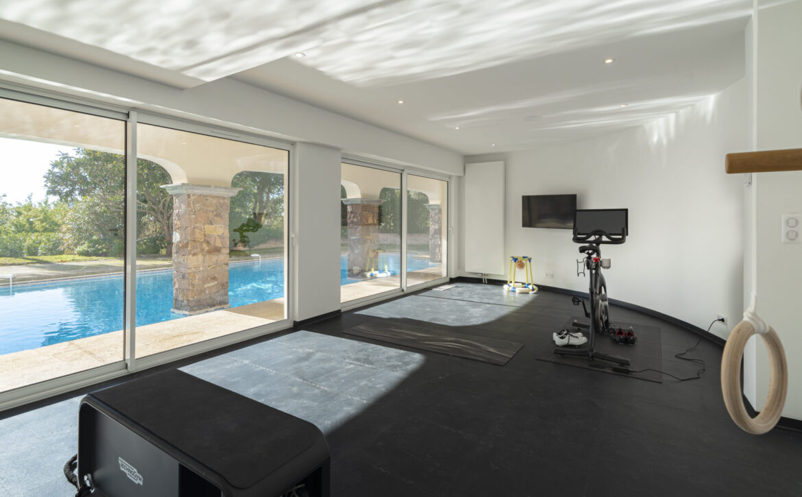 Luxury sea view villa with tennis court French Riviera for rent