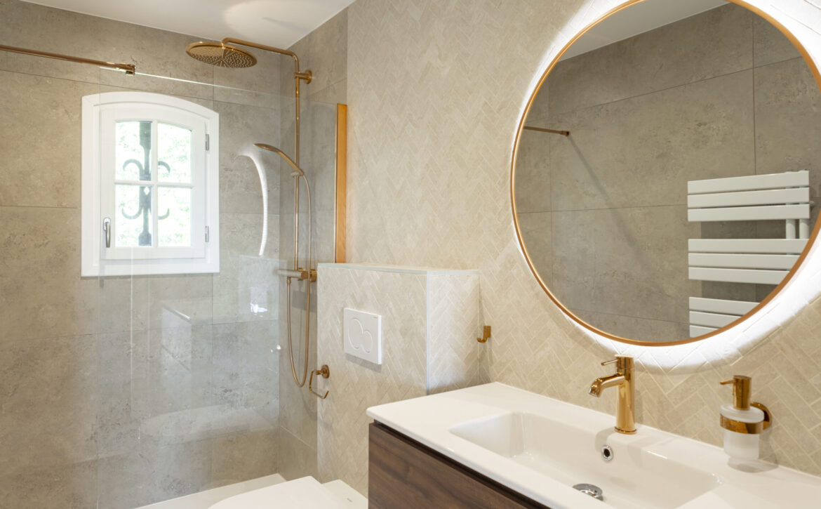 Luxury sea view villa with tennis court French Riviera for rent