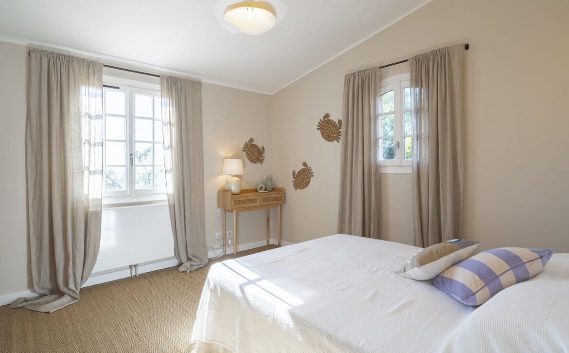 Luxury sea view villa with tennis court French Riviera for rent