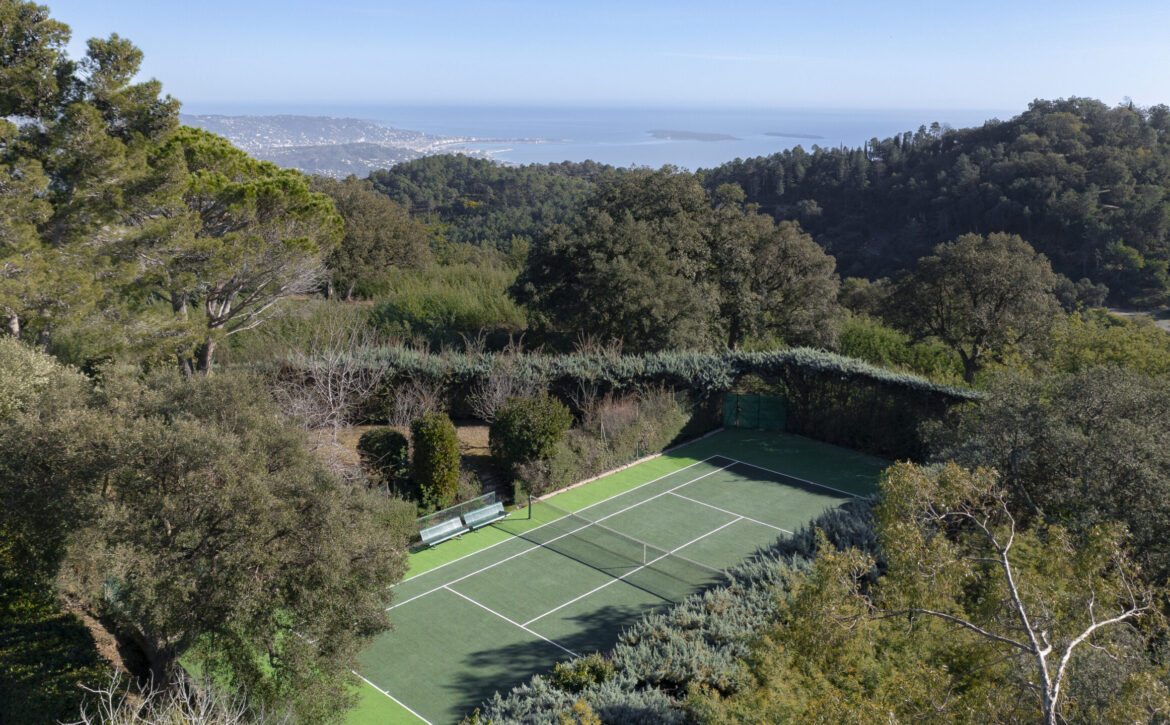 Luxury sea view villa with tennis court French Riviera for rent