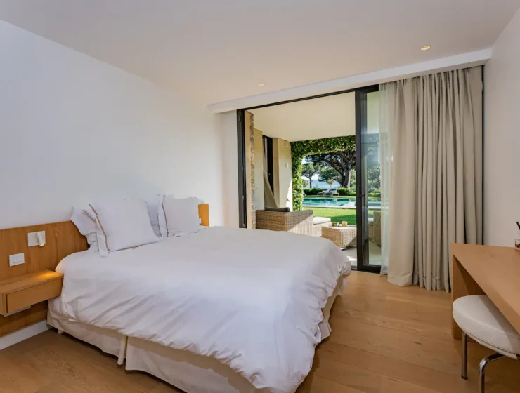 Saint-Tropez villa with tennis court and sea view for rent