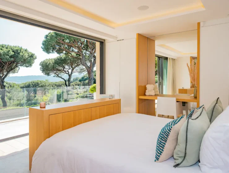 Saint-Tropez villa with tennis court and sea view for rent