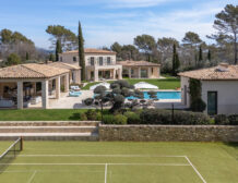Luxury tennis villa for rent in Terre Blanche Provence