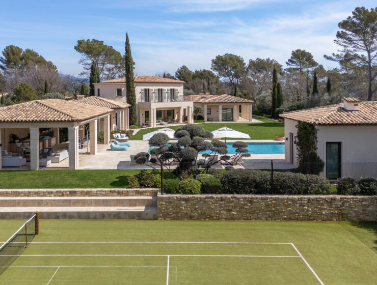 Luxury tennis villa for rent in Terre Blanche Provence