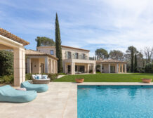 Luxury tennis villa for rent in Terre Blanche Provence