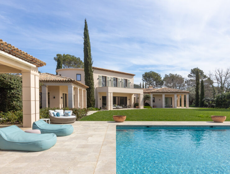 Luxury tennis villa for rent in Terre Blanche Provence