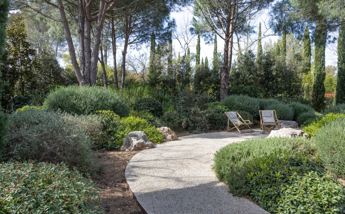Luxury tennis villa for rent in Terre Blanche Provence