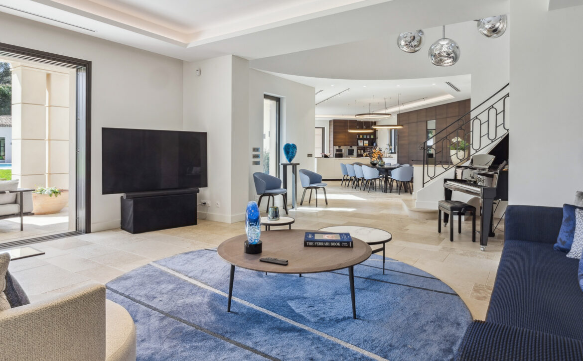 Luxury tennis villa for rent in Terre Blanche Provence