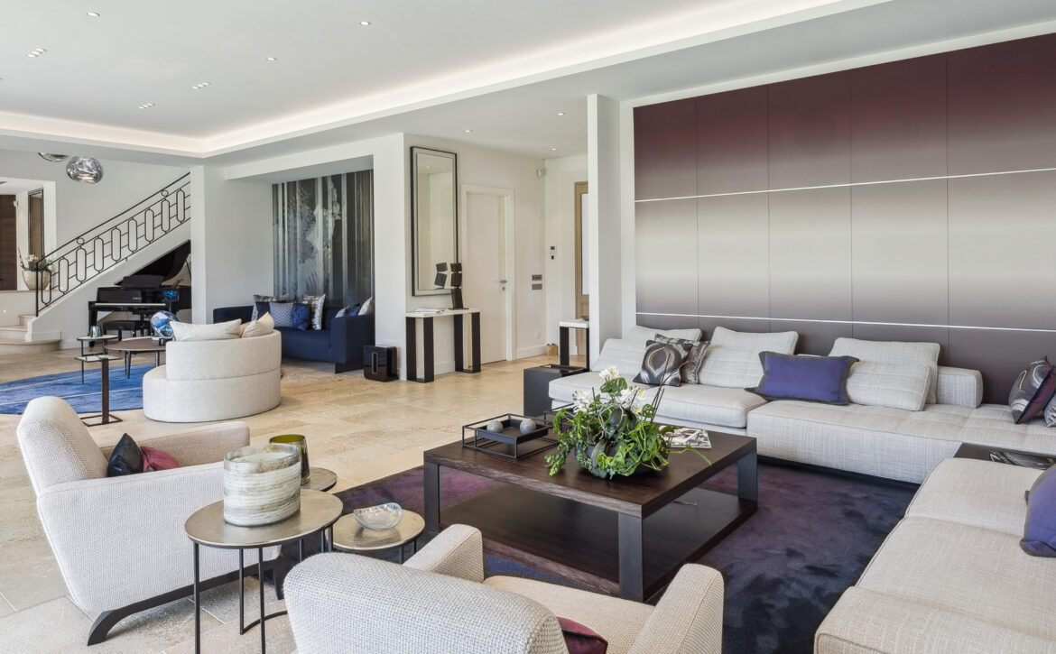 Luxury tennis villa for rent in Terre Blanche Provence