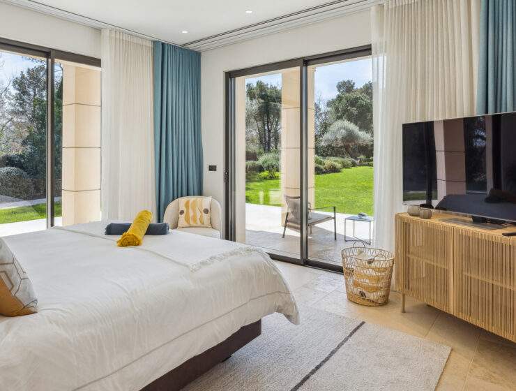 Luxury tennis villa for rent in Terre Blanche Provence