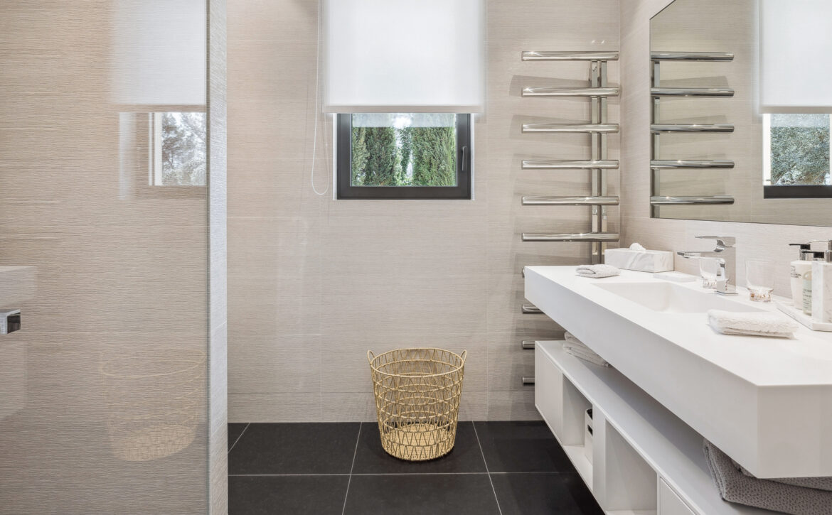 Luxury tennis villa for rent in Terre Blanche Provence