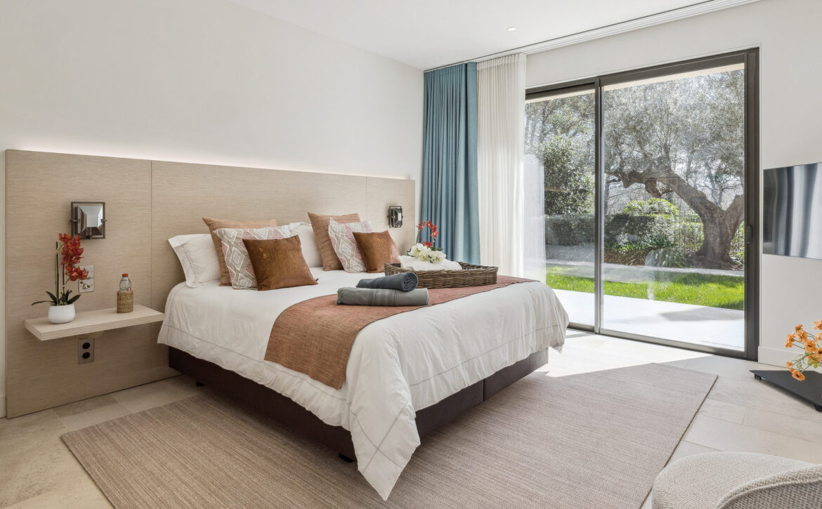 Luxury tennis villa for rent in Terre Blanche Provence
