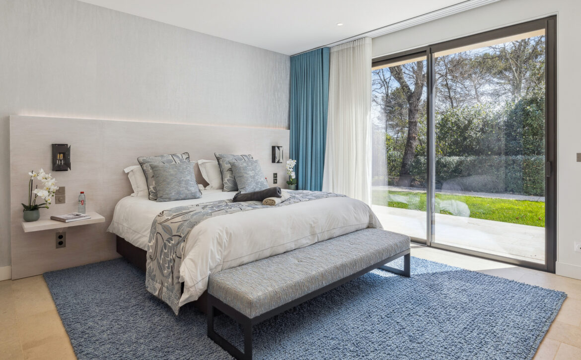 Luxury tennis villa for rent in Terre Blanche Provence