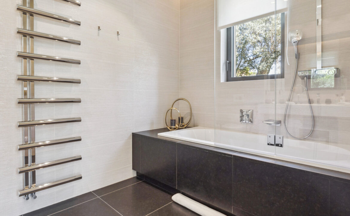 Luxury tennis villa for rent in Terre Blanche Provence
