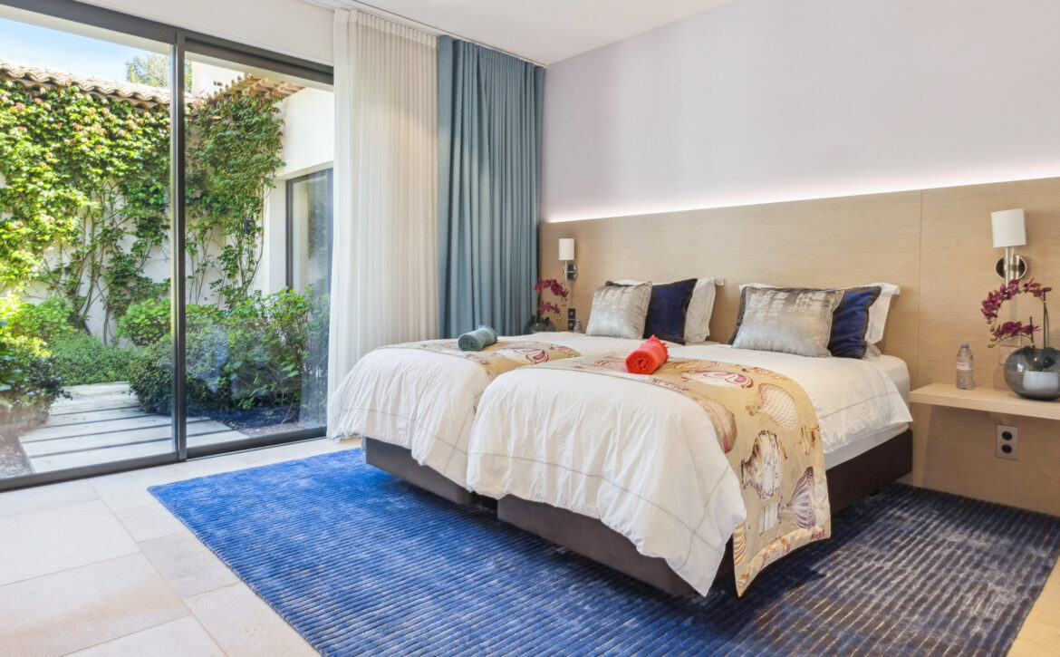 Luxury tennis villa for rent in Terre Blanche Provence