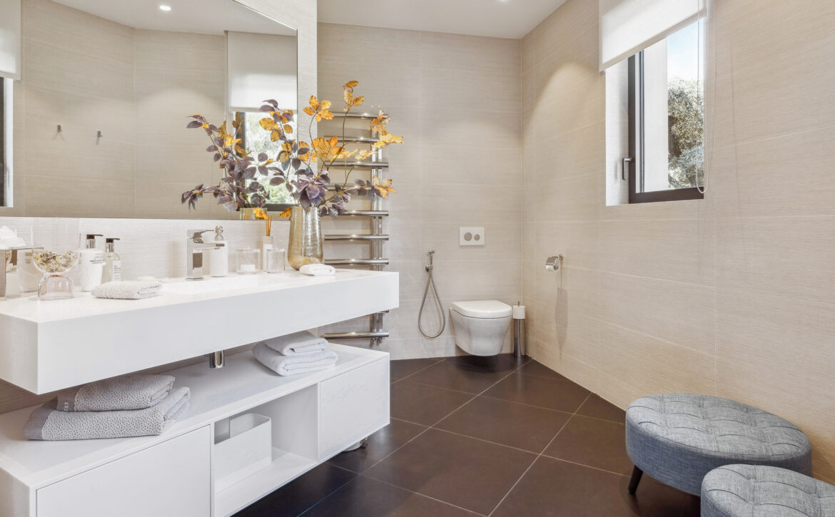 Luxury tennis villa for rent in Terre Blanche Provence